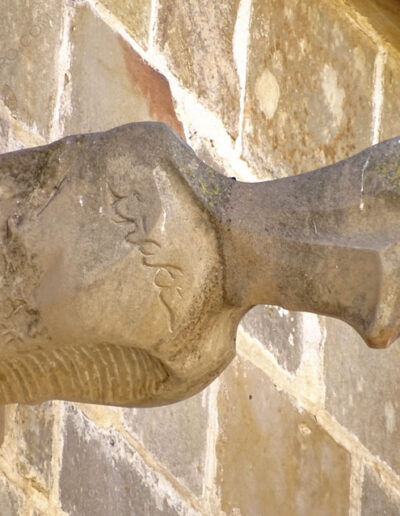 Gárgola contemporánea de la Iglesia de Santa María la Mayor de Valderrobres (Teruel). Es un antropomorfo.