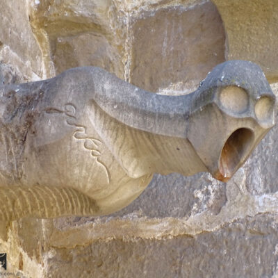 Gárgola contemporánea de la Iglesia de Santa María la Mayor de Valderrobres (Teruel). Es un antropomorfo.