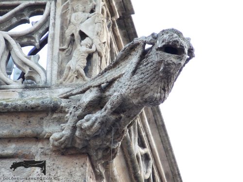 Gárgola que representa un monstruo animal de la Lonja de Mar de Perpignan (Francia).