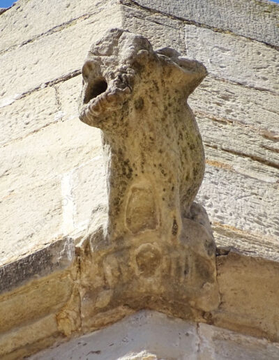 Gárgola de la Iglesia de Santa María la Mayor de Valderrobres (Teruel). Es un antropomorfo.