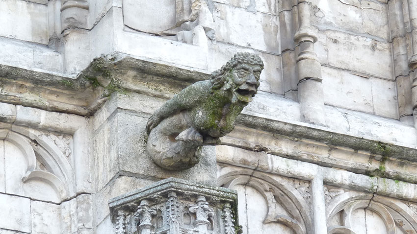 Gárgola de una sirena del ayuntamiento de Bruselas (Bélgica)