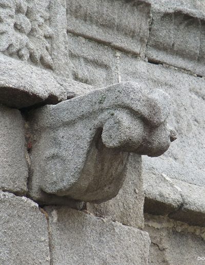 Gárgola geométrica de la Catedral de Ávila.