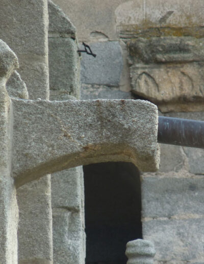 Gárgola geométrica de la Catedral de Ávila.
