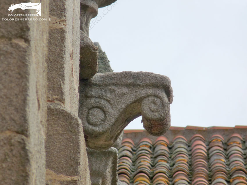 Gárgolas de la Iglesia de Nuestra Señora de la Asunción de Aroche (Huelva) 20 Gárgola geométrica de la Catedral de Ávila.