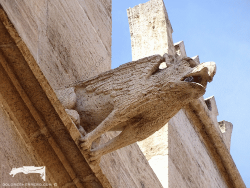 Gargoyle from the Lonja de Valencia. It is a mythological animal: a griffin.