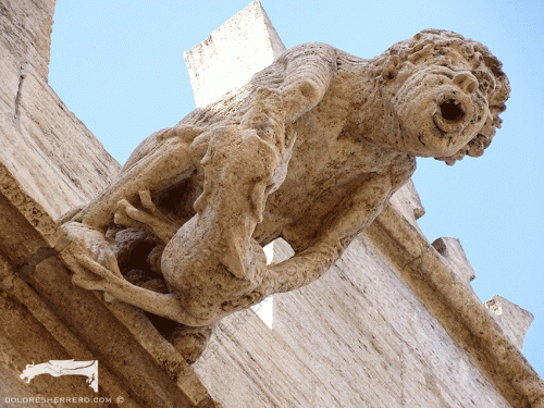 Gargoyle from the Lonja de Valencia. It is a human figure: a man attacked by an animal.