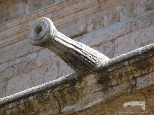 gargola columna arte