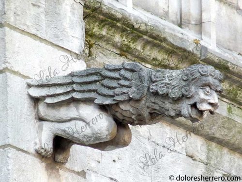 Brussels City Hall (Belgium) 1 gárgola harpía monstruo