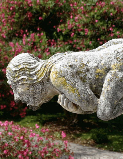 Gárgola del Monasterio de Batalha (Portugal). Es una figura humana.