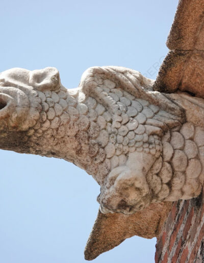 Gárgola demoníaca de la Iglesia de Nuestra Señora de la Asunción de Aroche (Huelva).