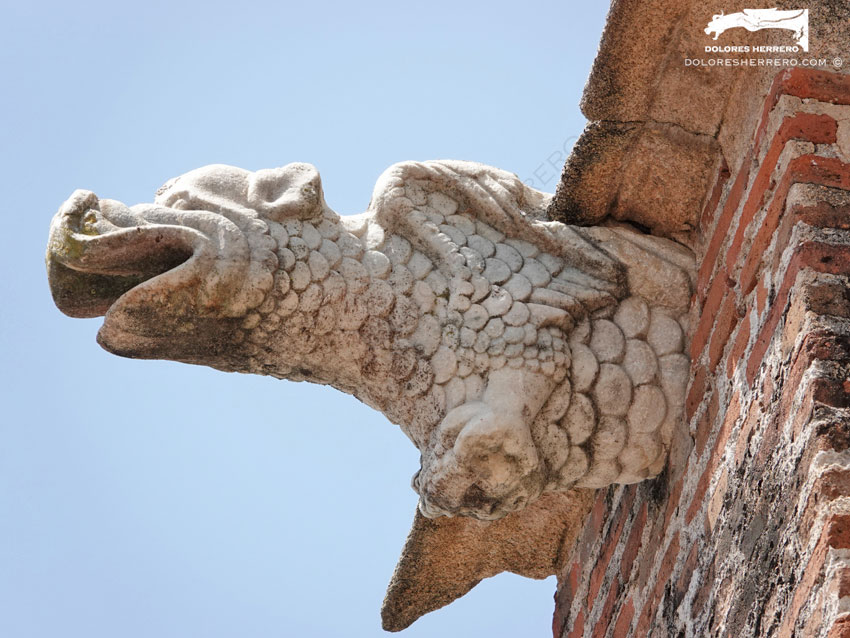Gárgolas de la Iglesia de Nuestra Señora de la Asunción de Aroche (Huelva) 17 Gárgola demoníaca de la Iglesia de Nuestra Señora de la Asunción de Aroche (Huelva).