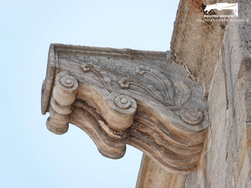 Gárgolas de la Iglesia de Nuestra Señora de la Asunción de Aroche (Huelva) 23 Gárgola geométrica de la Iglesia de Nuestra Señora de la Asunción de Aroche (Huelva).