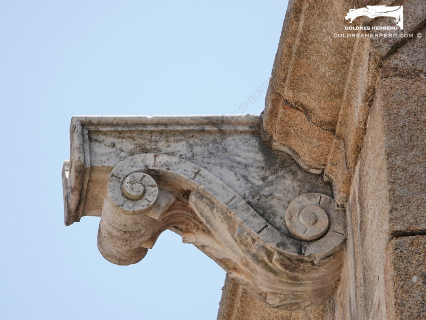 Gárgolas de la Iglesia de Nuestra Señora de la Asunción de Aroche (Huelva) 19 Gárgola geométrica de la Iglesia de Nuestra Señora de la Asunción de Aroche (Huelva).