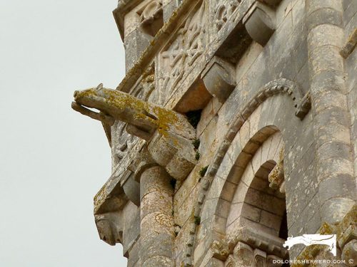 Gárgola de la Abadía de Saint-Savin-sur-Gartempe (Francia). Es un animal real: un cerdo.