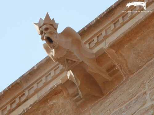 Gárgola contemporánea de la Torre Gótica de Alcañiz (Teruel).